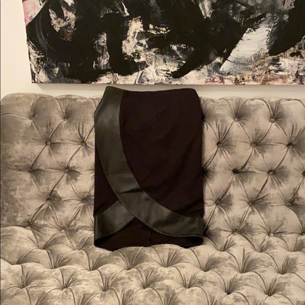Anne Fontaine size 40 black tulip hem skirt